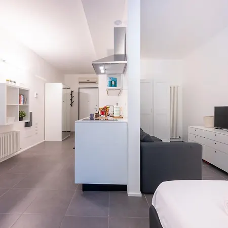 Guesthost - Bright Near Hospital