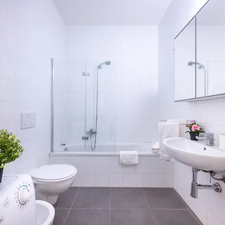 Guesthost - Bright Near Hospital Διαμέρισμα