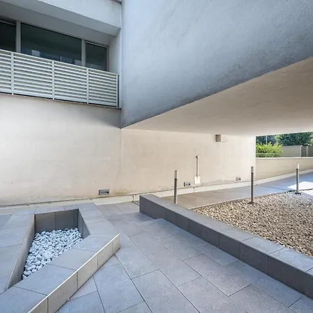 Guesthost - Bright Near Hospital Διαμέρισμα Πάρμα