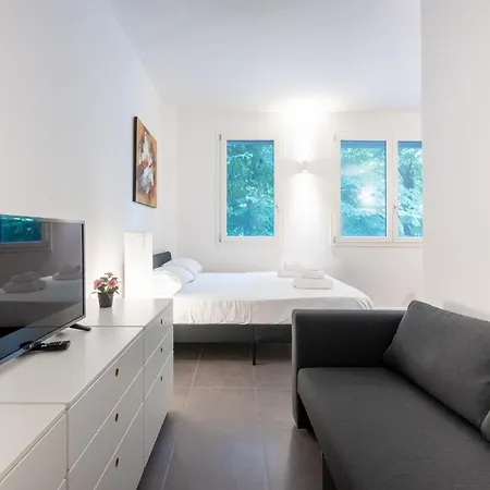 Guesthost - Bright Near Hospital *