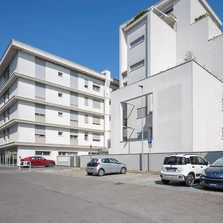 Guesthost - Bright Near Hospital *