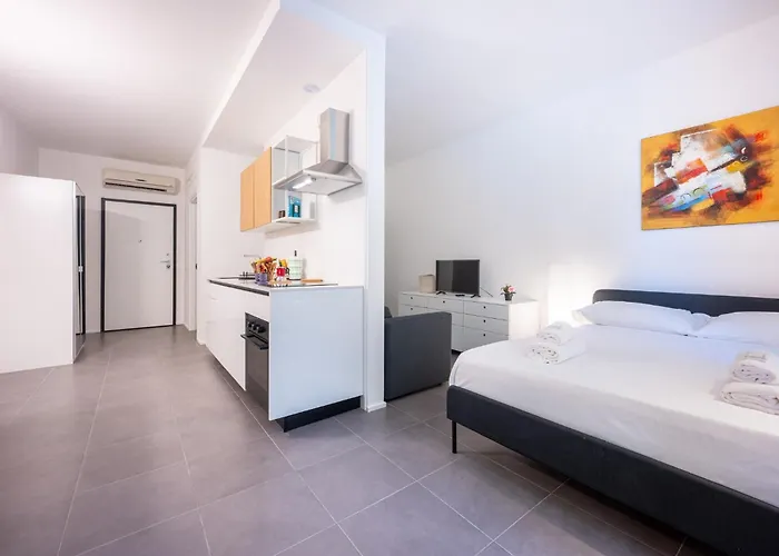 Apartament Guesthost - Bright Near Hospital *