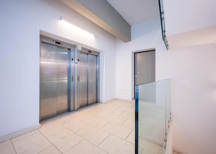 Guesthost - Bright Near Hospital